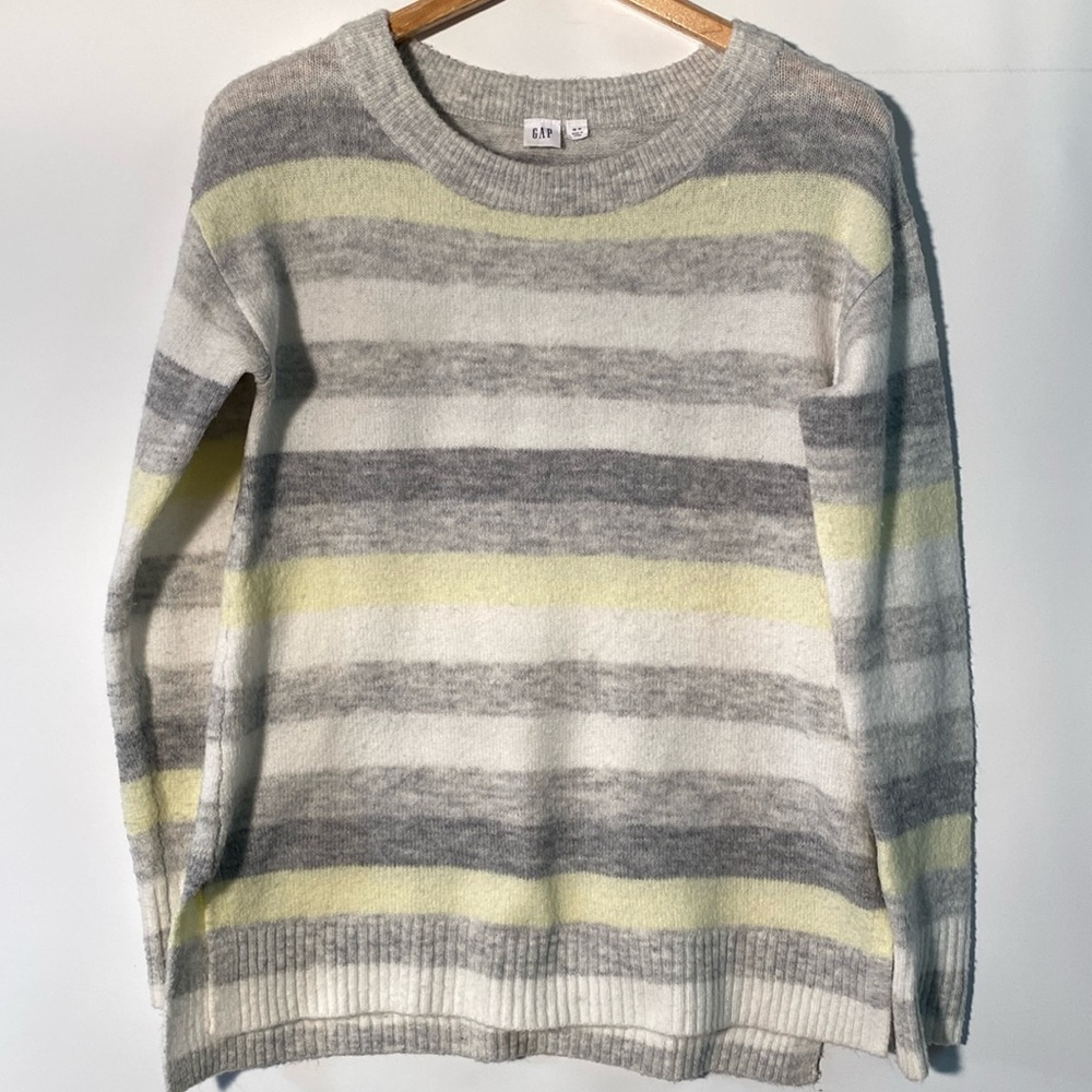 Gap - loose fitting striped sweater. Size XS